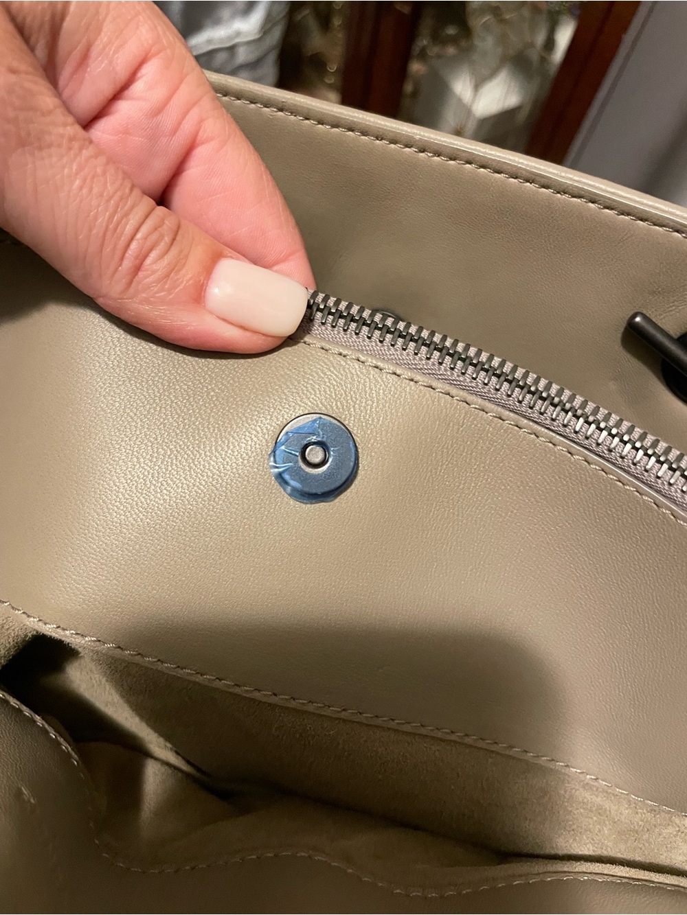 Bottega Veneta Taupe and Black Intrecciato Shoulder Tote - Picture 4 of 7
